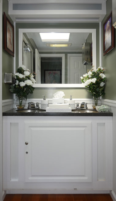 The White Horse Luxury Restroom Trailer interior view
