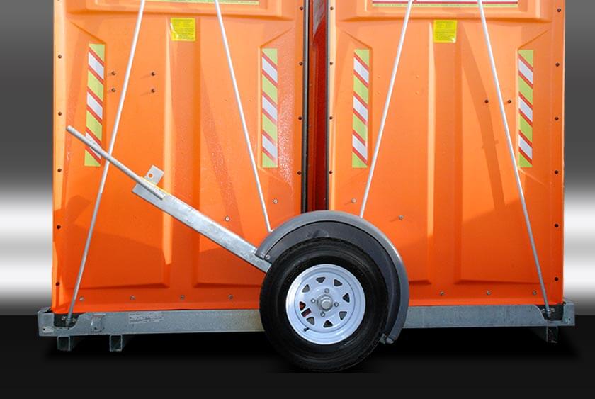THE DOUBLE SAFETY HEAD TRAILER IS EXTREMELY MANEUVERABLE