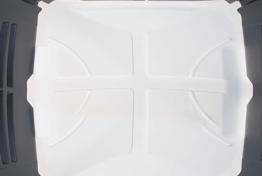 NATURAL LIGHT FILTERS THROUGH THE TRANSLUCENT ROOF