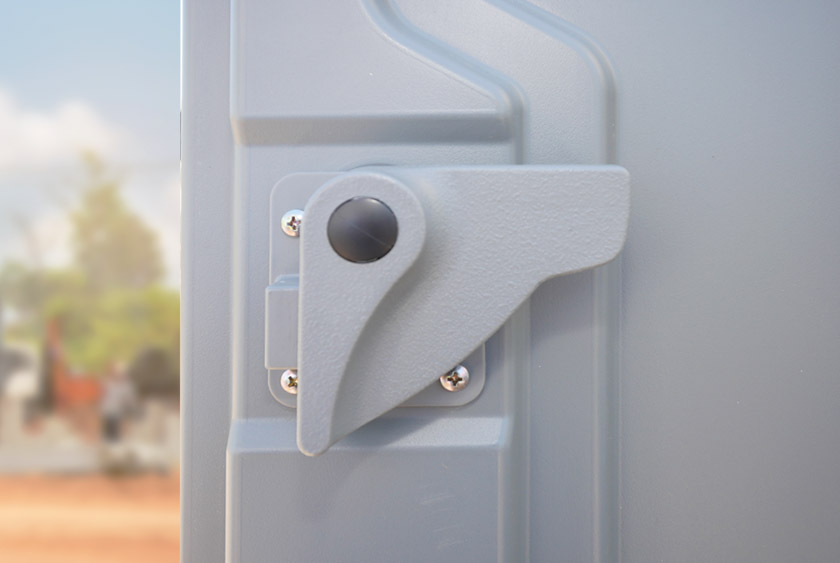 LARGE DOOR LOCKING KNOB CAN BE USED WITH GLOVES
