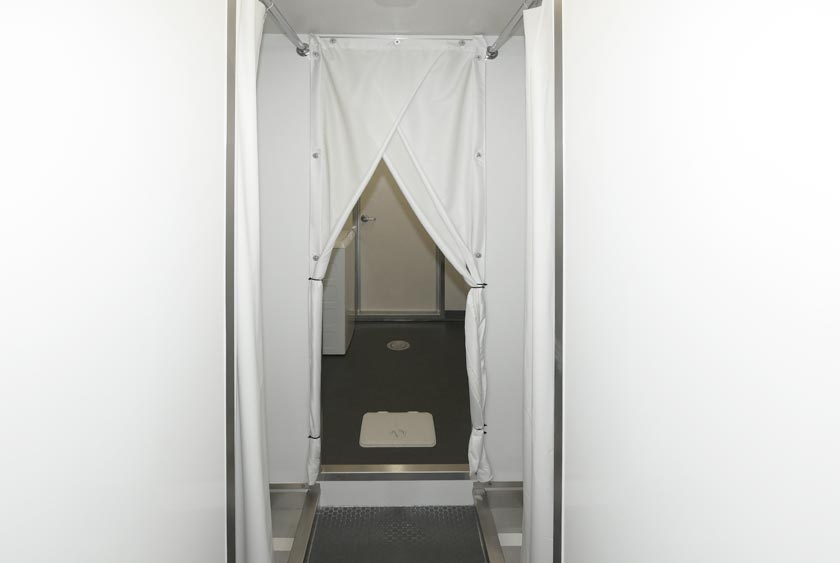 ENTRANCE TO THE SHOWER AREA WITH FOUR SEPARATE STALLS