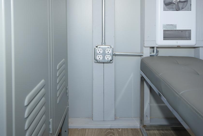 4-WAY ELECTRICAL OUTLET