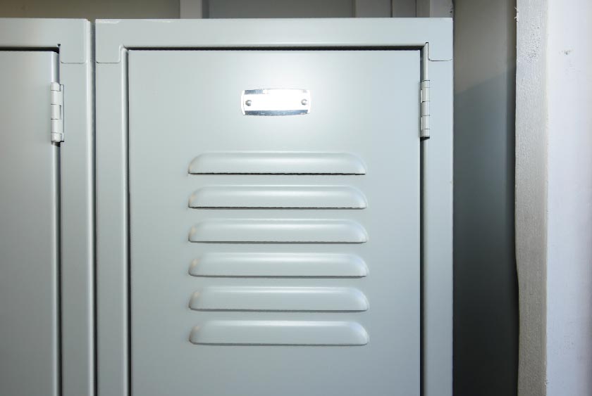 VENTED LOUVERED LOCKER DOORS FOR AIR CIRCULATION