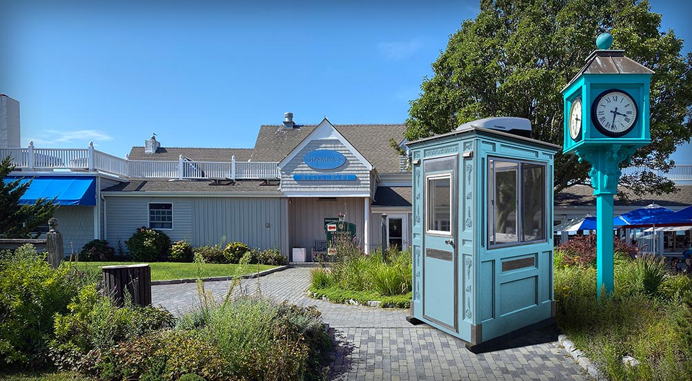 Security Guard Shed | The Guard Post 16 with a light blue color, in front of a restaurant in New York.