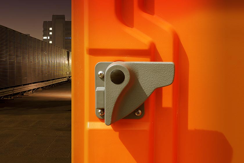 LARGE LOCKING KNOB ON INSIDE