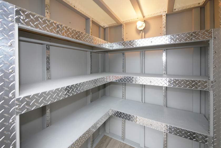 ROOMY INTERIOR WITH MULTIPLE SHELVES
