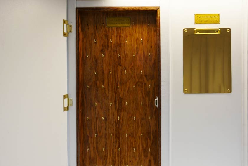 VARNISHED WOOD KEY HOOK HOLDER WITH BRASS CLIPBOARD