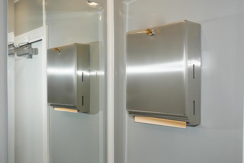 STAINLESS STEEL PAPER TOWEL HOLDER