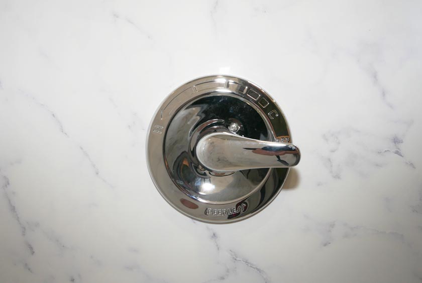 SINGLE HANDLE SHOWER FAUCET WITH HOT AND COLD WATER