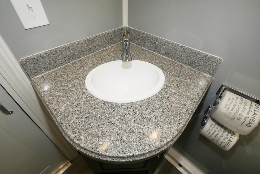 PORCELAIN SINK BASIN WITH AUTOMATIC SHUTOFF FAUCET