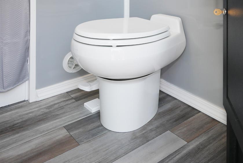 PORCELAIN TOILET WITH FOOT PEDAL FLUSHING