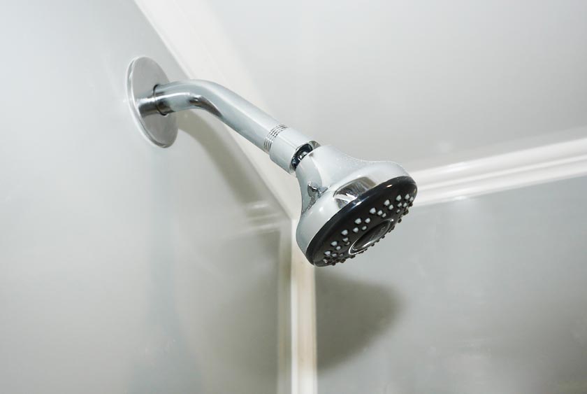 ADJUSTABLE SHOWER HEAD PROVIDES WIDE WATER SPRAY COVERAGE