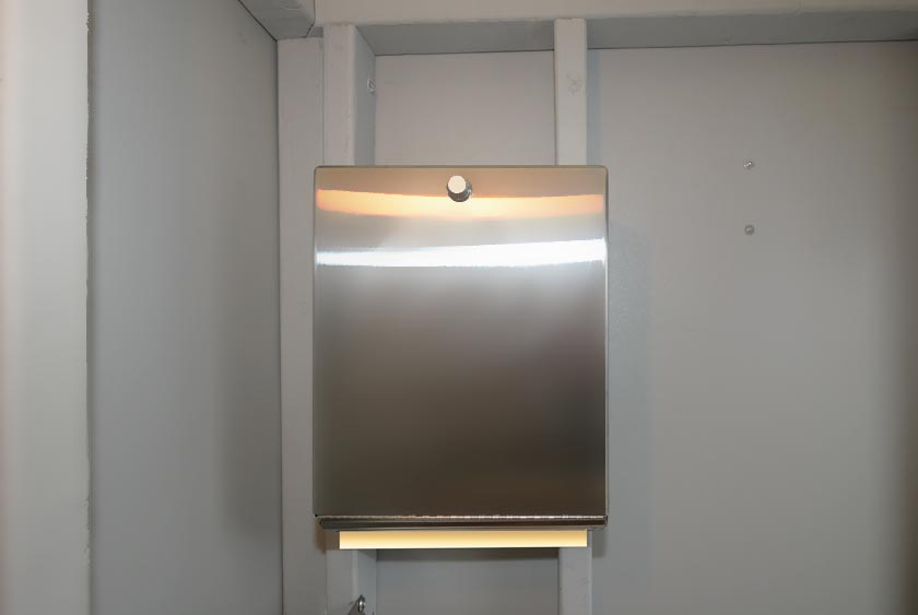 STAINLESS STEEL PAPER TOWEL DISPENSER