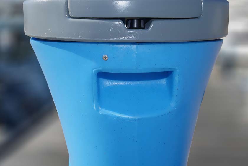 HANDLES ENABLE EASY MOBILITY OF UNIT