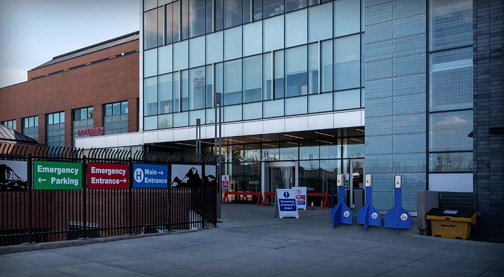 killy stand at hopistal front entrance