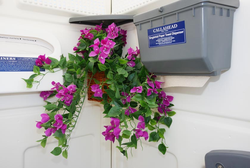 SILK FLOWER ARRANGEMENT FOR A TOUCH OF CLASS AND ELEGANCE