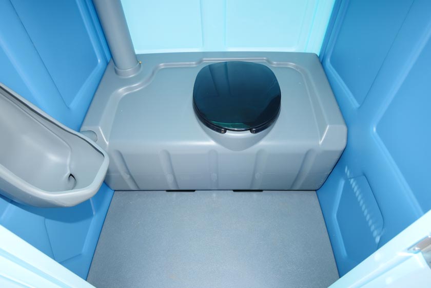 ROOMY INTERIOR & LARGE TOILET SEAT FOR COMFORT