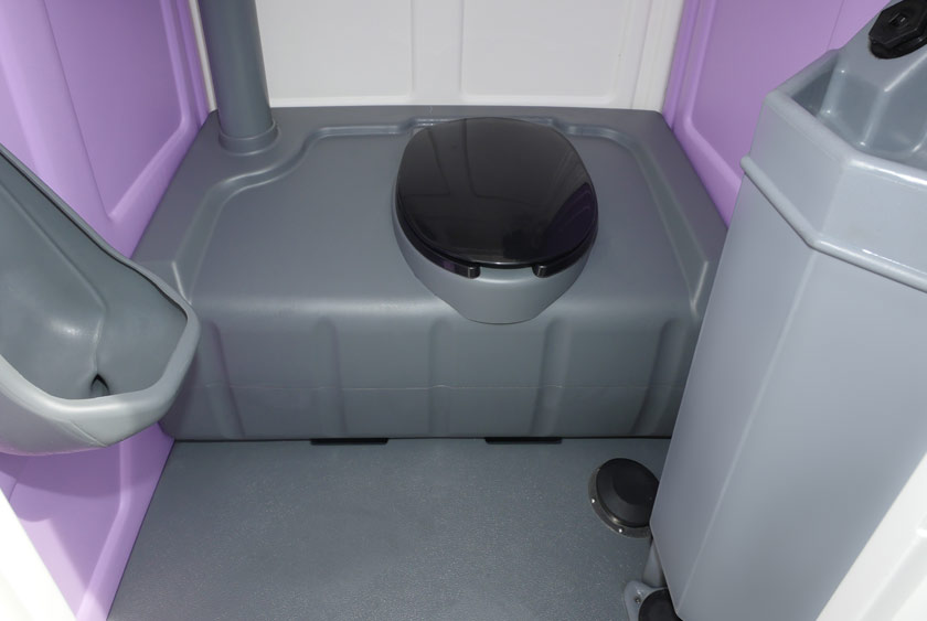 ROOMY INTERIOR FOR COMFORT AND EASE OF MOVEMENT