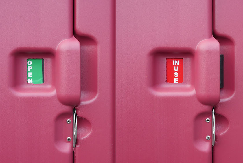 OCCUPANCY INDICATOR TOGGLES BETWEEN GREEN AND RED