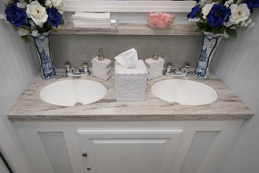 DOUBLE SINKS WITH AUTOMATIC SHUTOFF FAUCETS