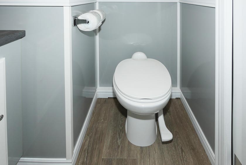 PORCELAIN TOILET WITH FOOT PEDAL FLUSHING
