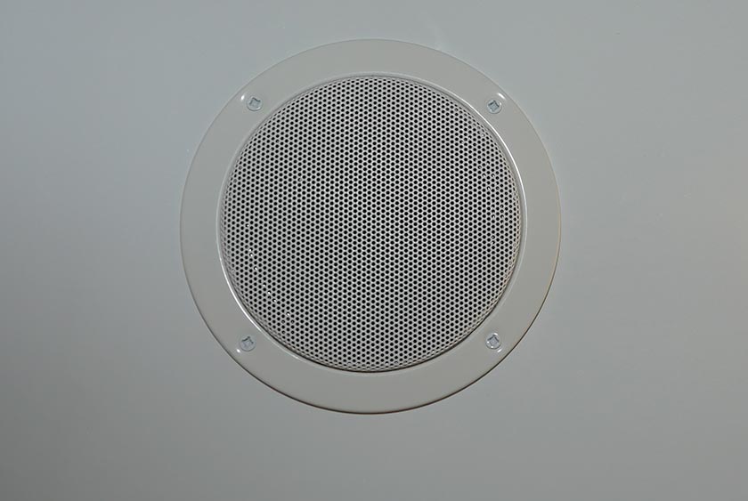 AM/FM/CD PLAYER WITH CEILING MOUNTED SPEAKERS
