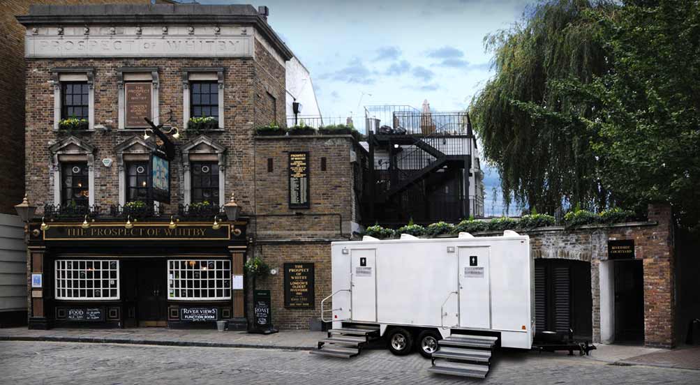 Hyde Park Luxury Restroom Trailer in NY