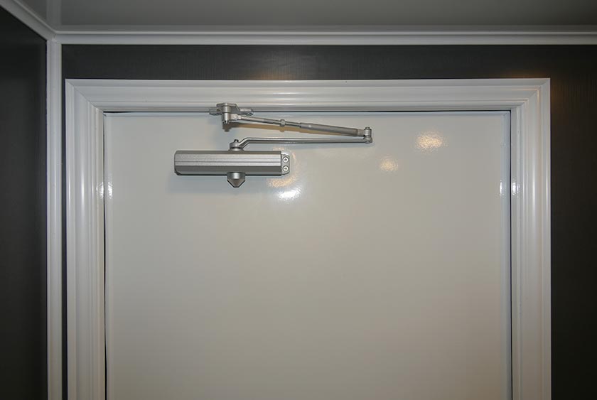 AUTOMATIC DOOR CLOSER FOR CONVENIENCE AND PRIVACY