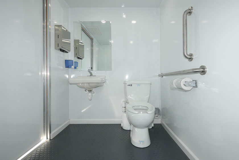 LARGE RESTROOM WITH ALL RESTROOM ACCESSORIES WITHIN REACH