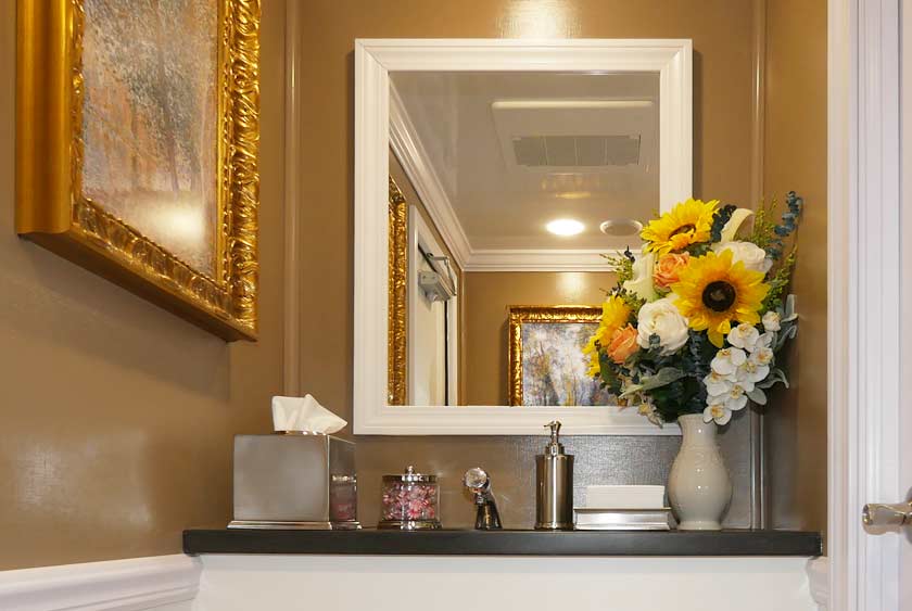 VANITY ON MEN'S SIDE