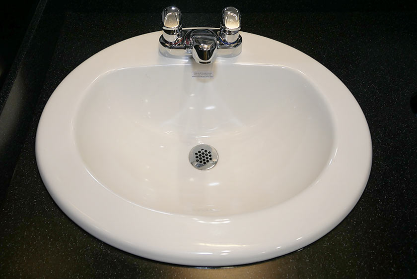 FULL SIZED PORCELAIN SINKS