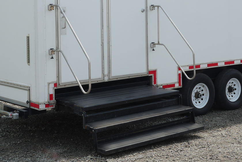 WIDE FLOATING, NON-SKID STEEL STAIRCASE