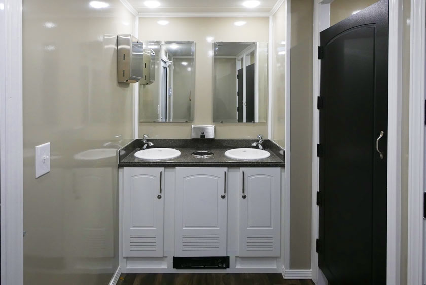 WOMEN'S SIDE VANITY WITH DOUBLE SINKS AND LARGE MIRROR