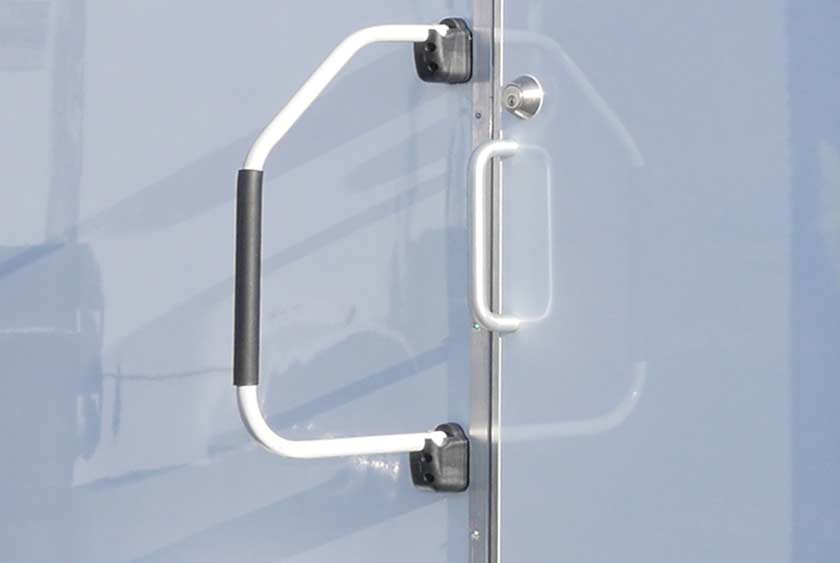 ALUMINUM HANDRAILS FOR EASE OF ENTRY/EXIT