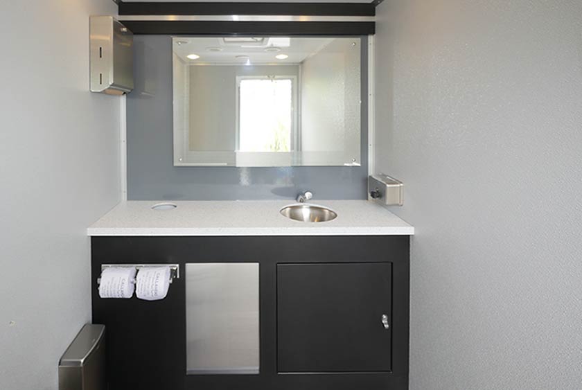 COMFORTABLE INTERIOR WITH A CONTEMPORARY STYLE