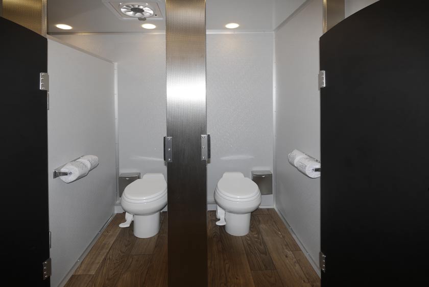 PORCELAIN TOILETS WITH PEDDLE FLUSH OPERATION