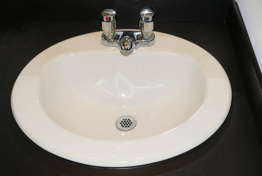 PORCELAIN SINKS WITH AUTOMATIC WATER SHUTOFF