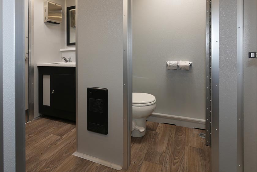 CLEAN DESIGN WITH ROOM TO MOVE AROUND