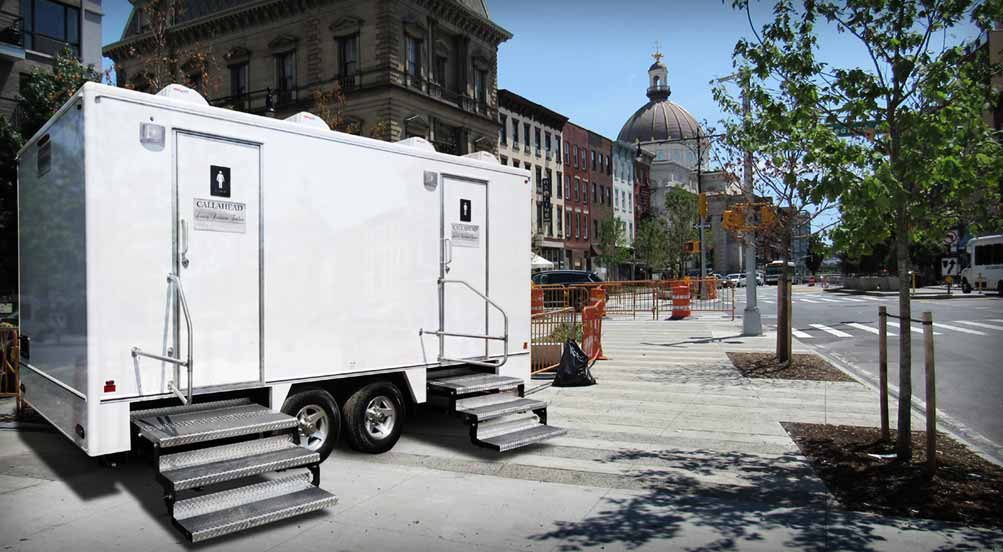 Wedding Bathroom Trailers | The Williamsburg Luxury Restroom Trailer In The City