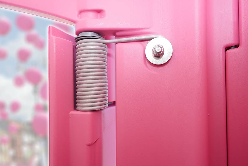 SELF-CLOSING SPRING DOOR